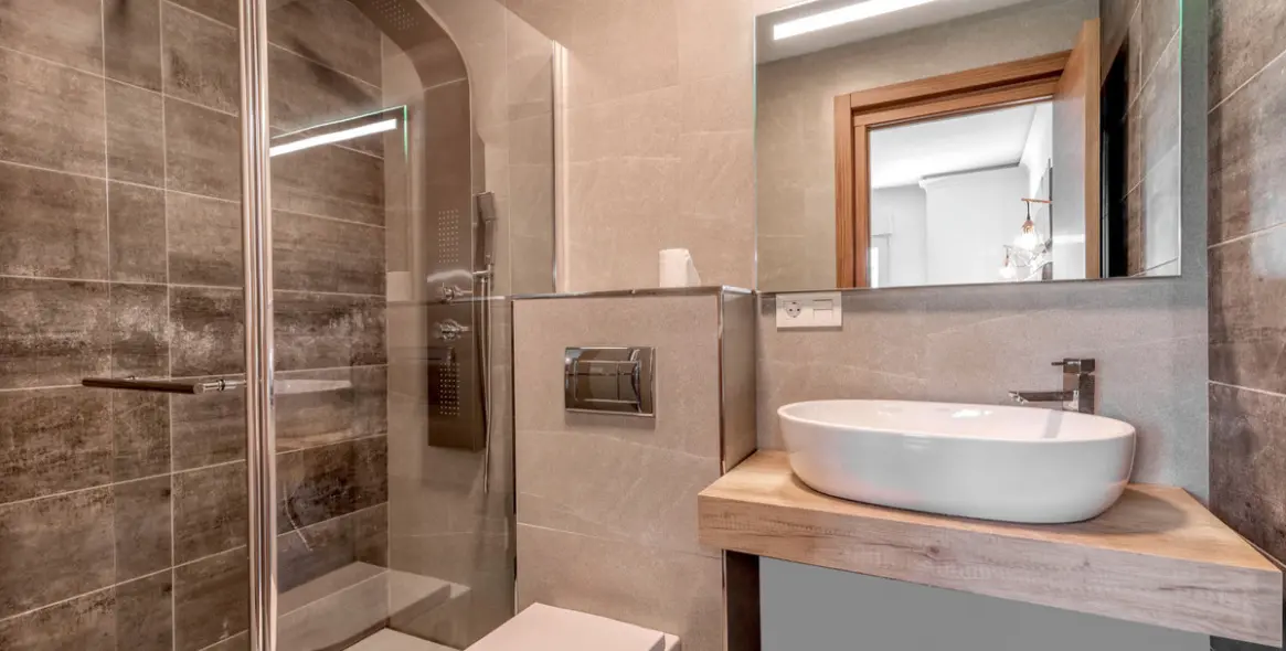 Sale of middle floor apartment in Puerto Banús 8