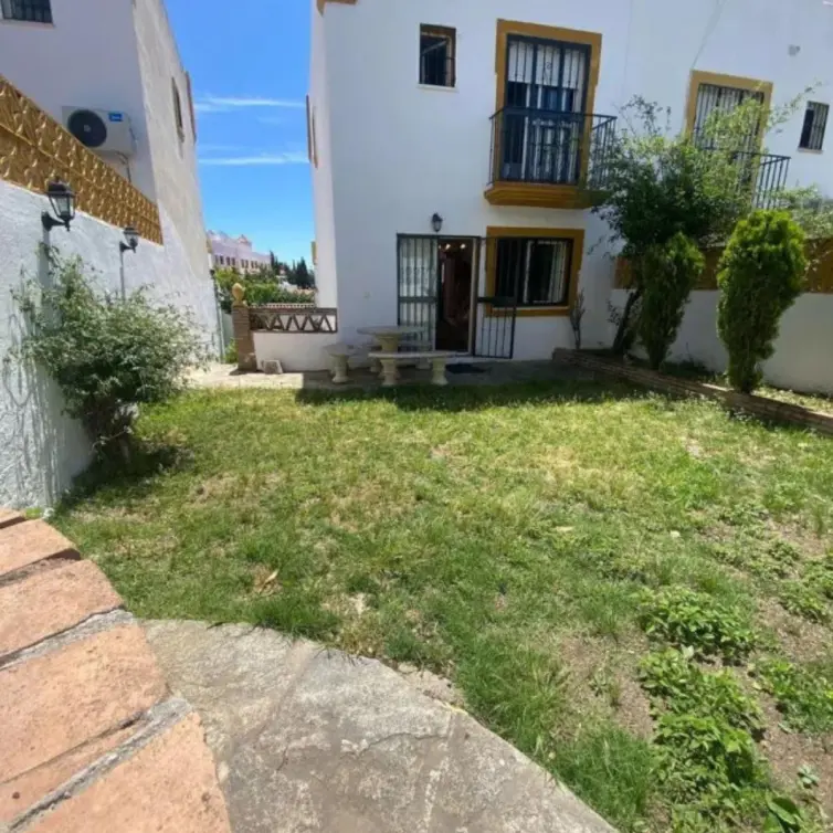 Продажа дома на две семьи в Marbella