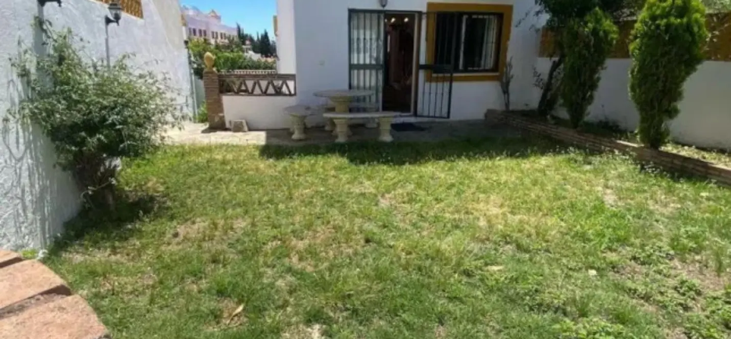 Продажа дома на две семьи в Marbella 0