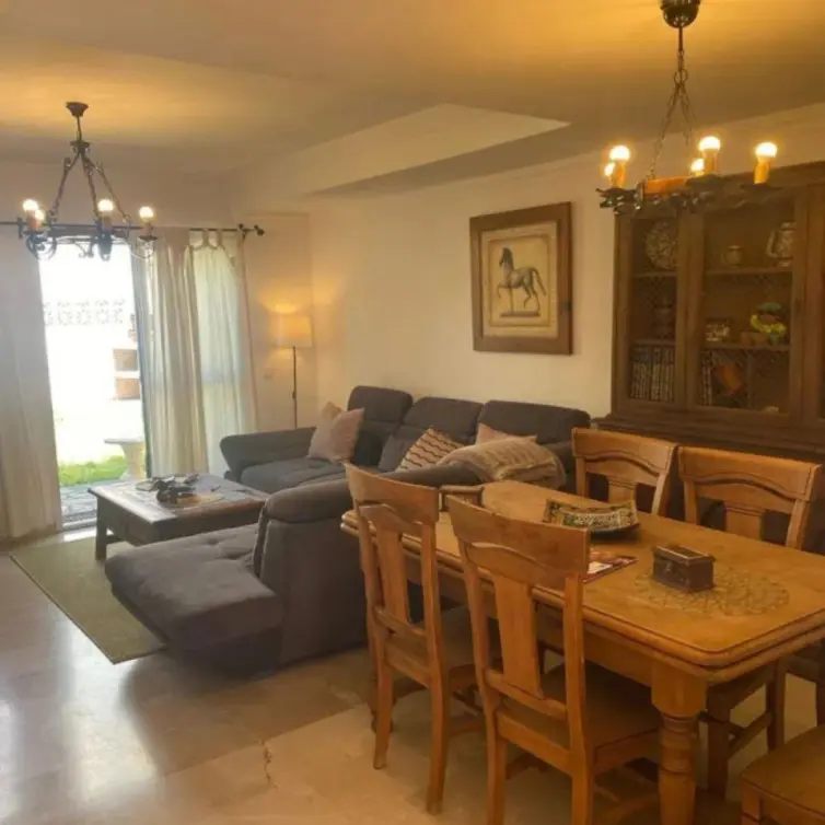 Продажа дома на две семьи в Marbella