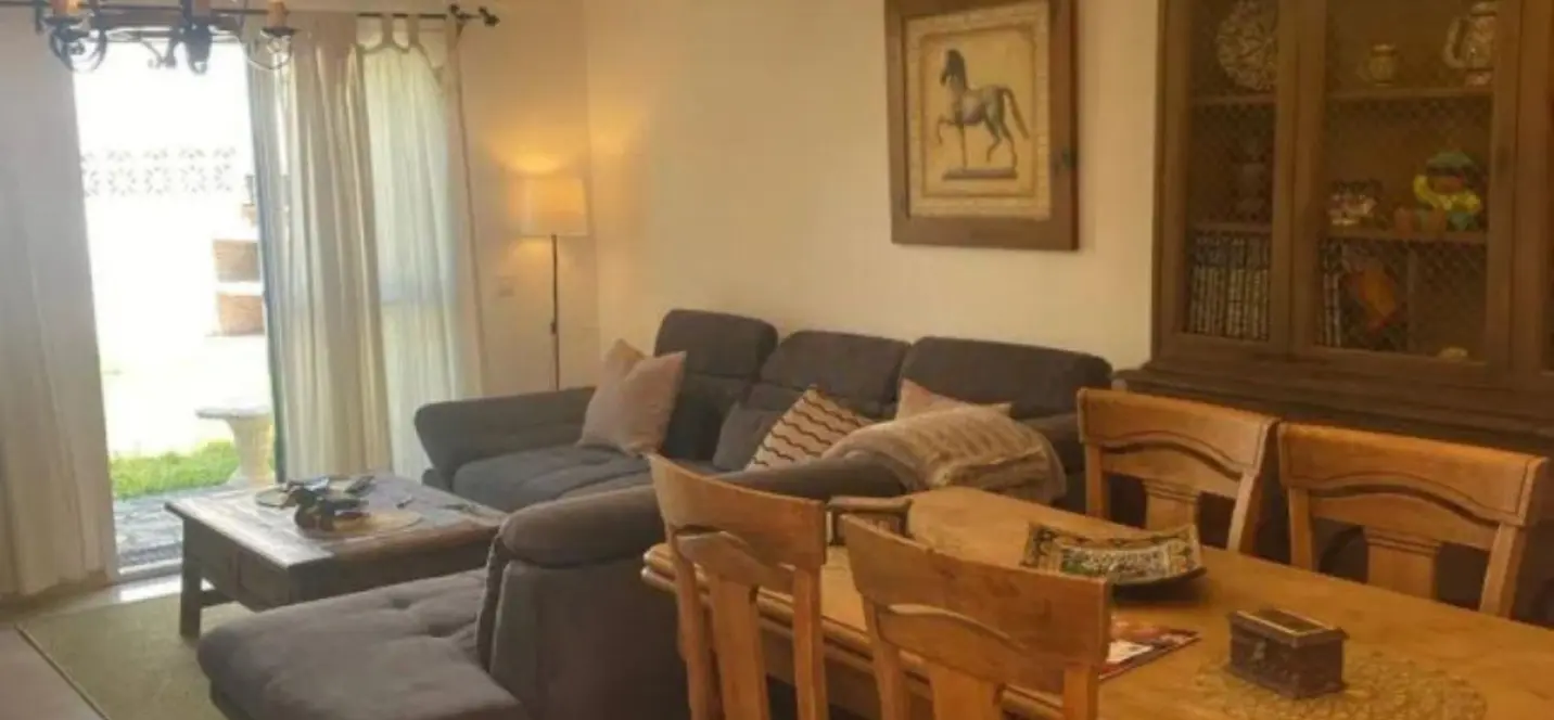 Продажа дома на две семьи в Marbella 1