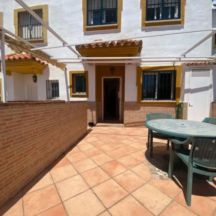 Продажа дома на две семьи в Marbella