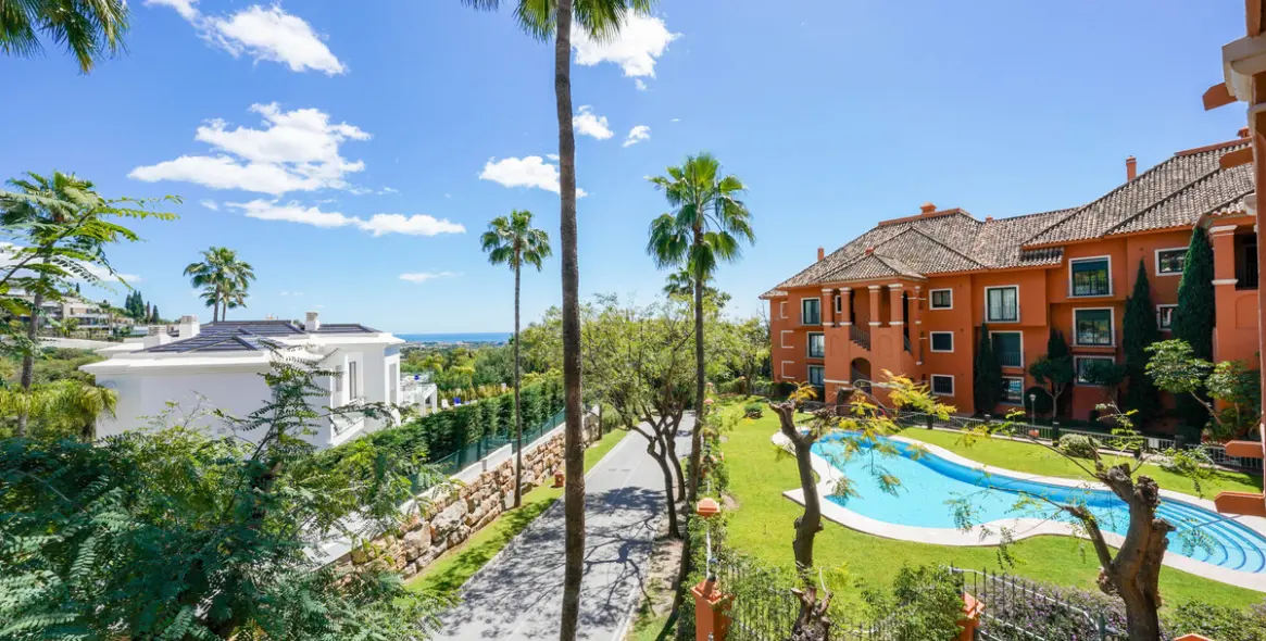 Sale of middle floor apartment in Monte Halcones 1