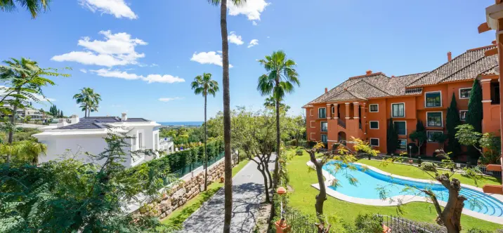 Sale of middle floor apartment in Monte Halcones 0