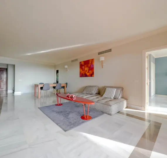 Sale of middle floor apartment in Monte Halcones