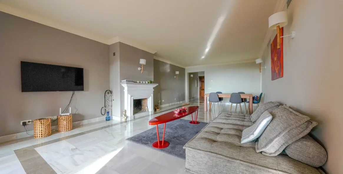 Sale of middle floor apartment in Monte Halcones 3