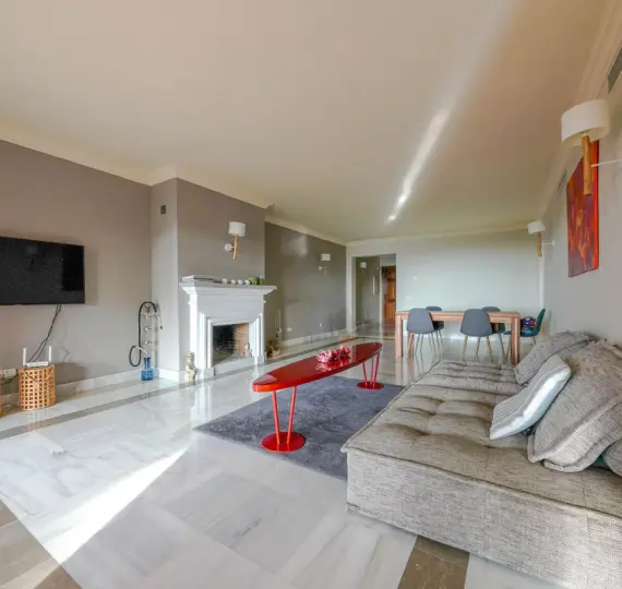 Sale of middle floor apartment in Monte Halcones