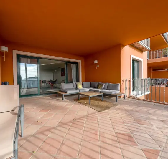 Sale of middle floor apartment in Monte Halcones