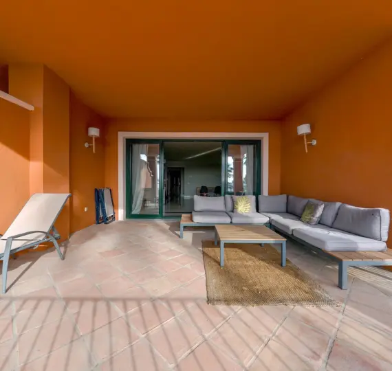 Sale of middle floor apartment in Monte Halcones