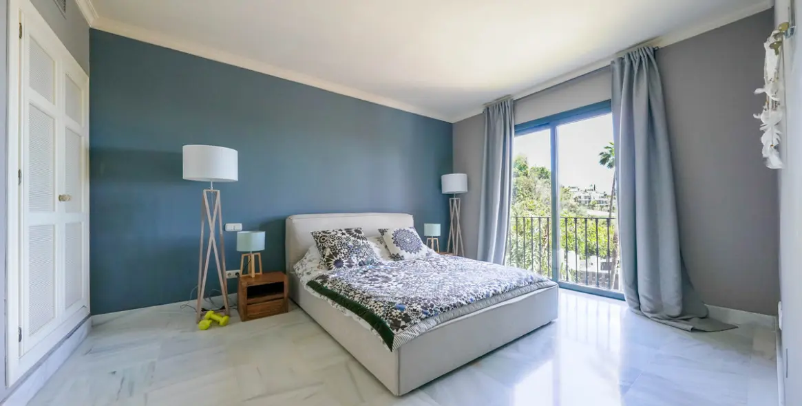 Sale of middle floor apartment in Monte Halcones 7