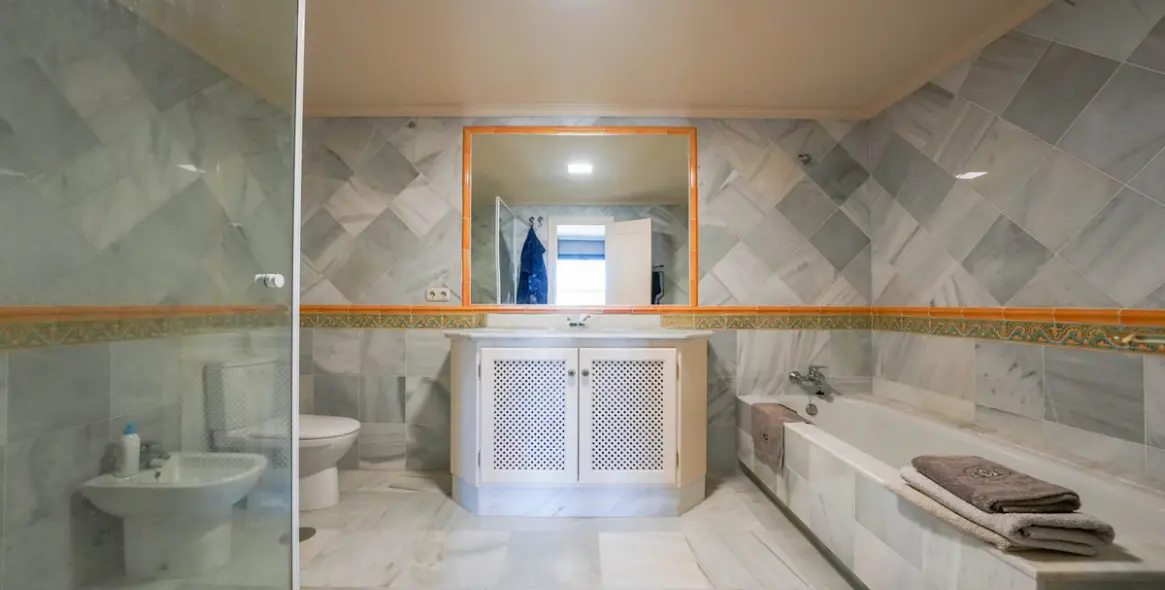 Sale of middle floor apartment in Monte Halcones 13