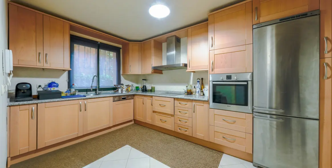 Sale of middle floor apartment in Monte Halcones 14