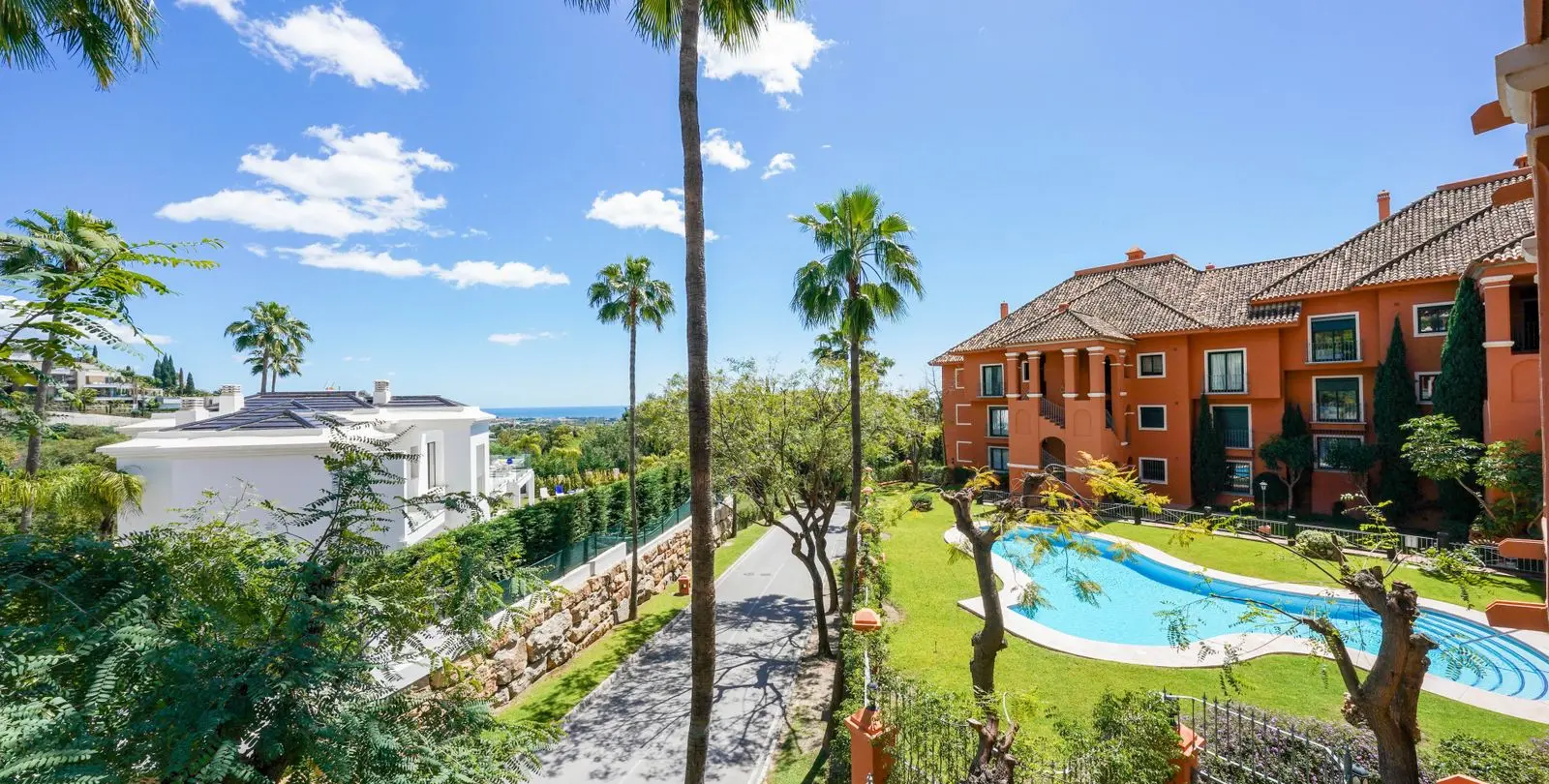 Sale of middle floor apartment in Monte Halcones 1