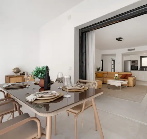 Sale of middle floor apartment in Puerto Banús