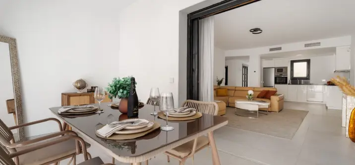 Sale of middle floor apartment in Puerto Banús 0