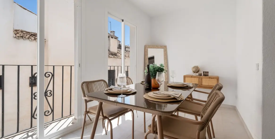 Sale of middle floor apartment in Puerto Banús 2