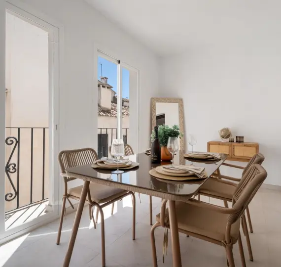 Sale of middle floor apartment in Puerto Banús