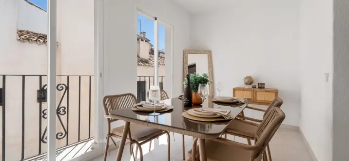 Sale of middle floor apartment in Puerto Banús 1