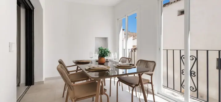 Sale of middle floor apartment in Puerto Banús 3