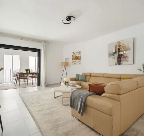 Sale of middle floor apartment in Puerto Banús