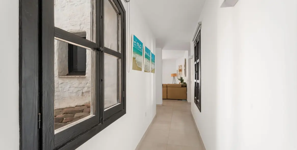 Sale of middle floor apartment in Puerto Banús 14