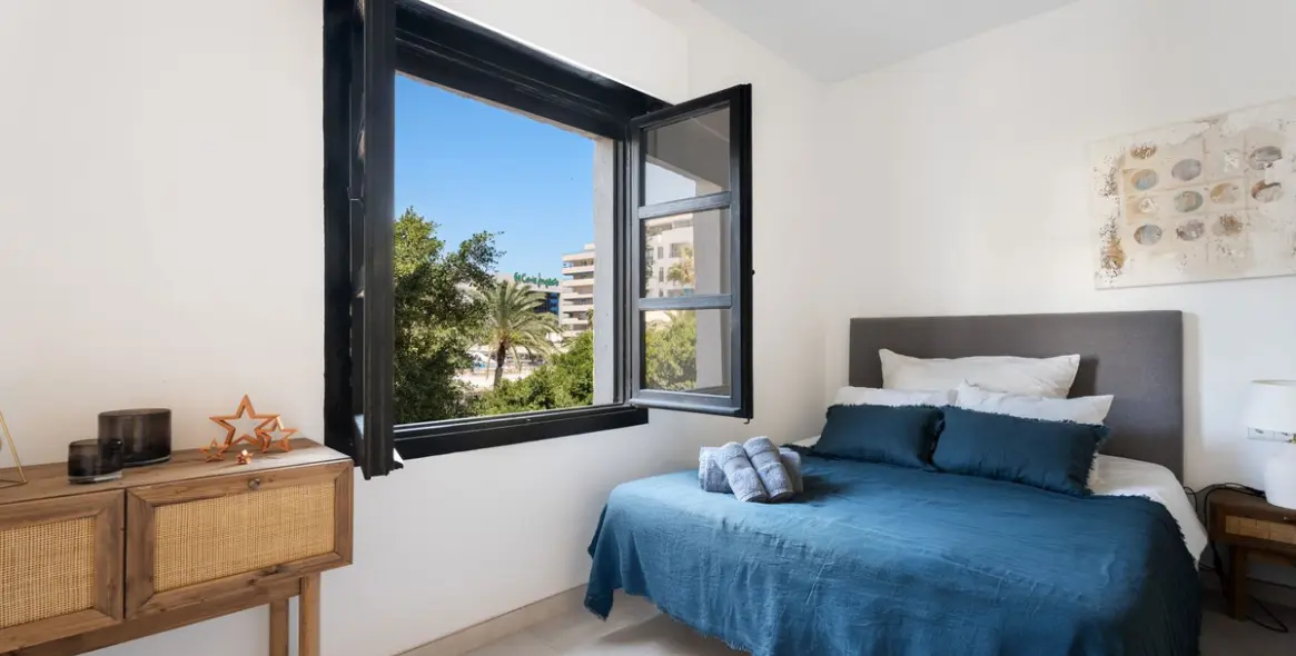 Sale of middle floor apartment in Puerto Banús 15