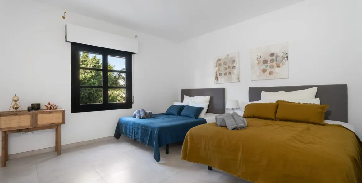 Sale of middle floor apartment in Puerto Banús 16