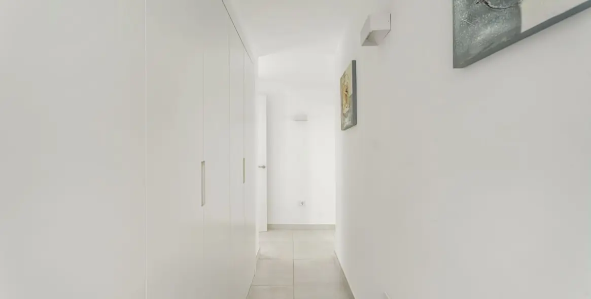 Sale of middle floor apartment in Puerto Banús 20