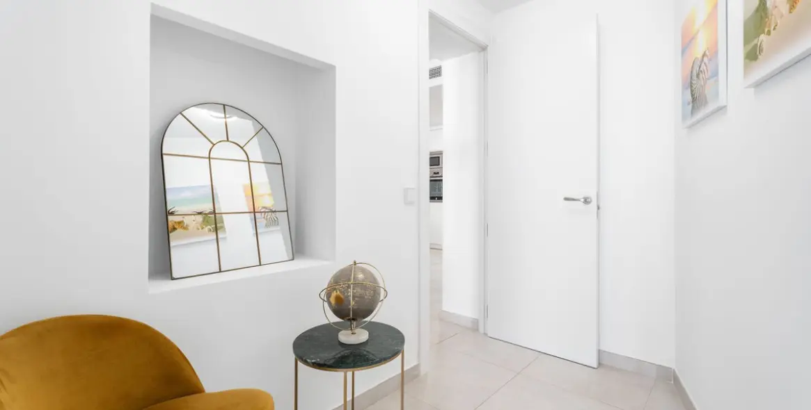 Venta de apartamento en planta media en Puerto Banús 29