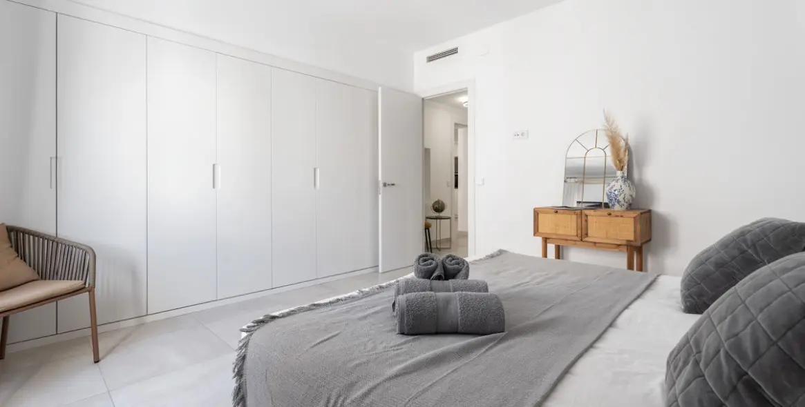 Venta de apartamento en planta media en Puerto Banús 32