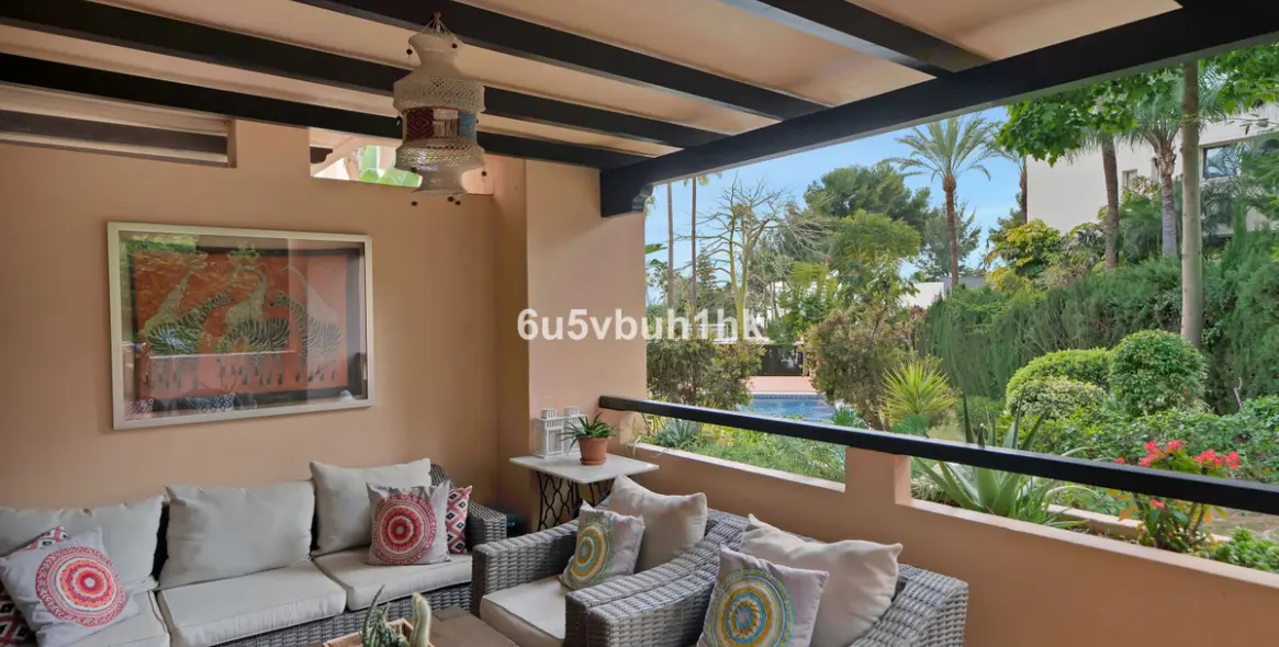 Продажа апартаментов на первом этаже в Nagüeles 6