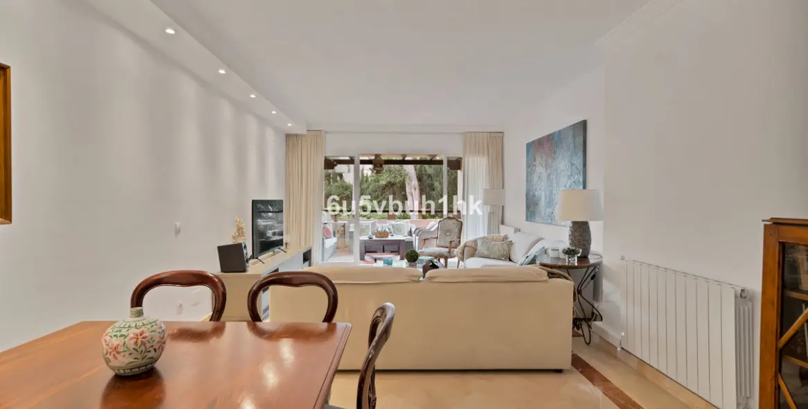 Продажа апартаментов на первом этаже в Nagüeles 12