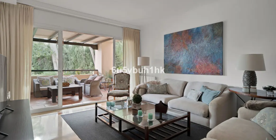 Продажа апартаментов на первом этаже в Nagüeles 13