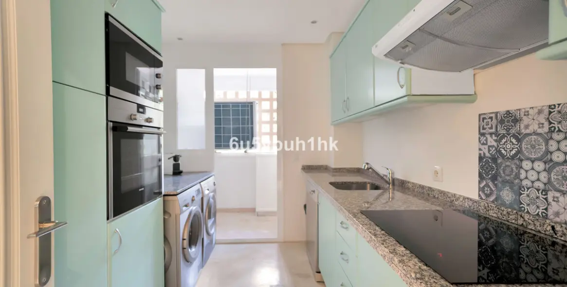 Продажа апартаментов на первом этаже в Nagüeles 15