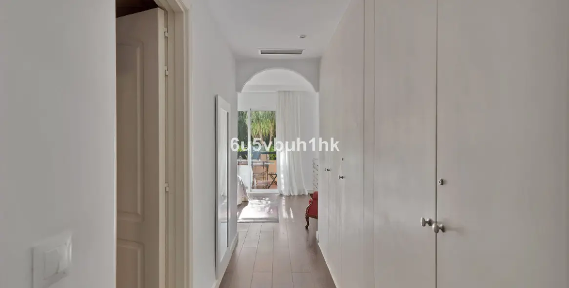 Продажа апартаментов на первом этаже в Nagüeles 16