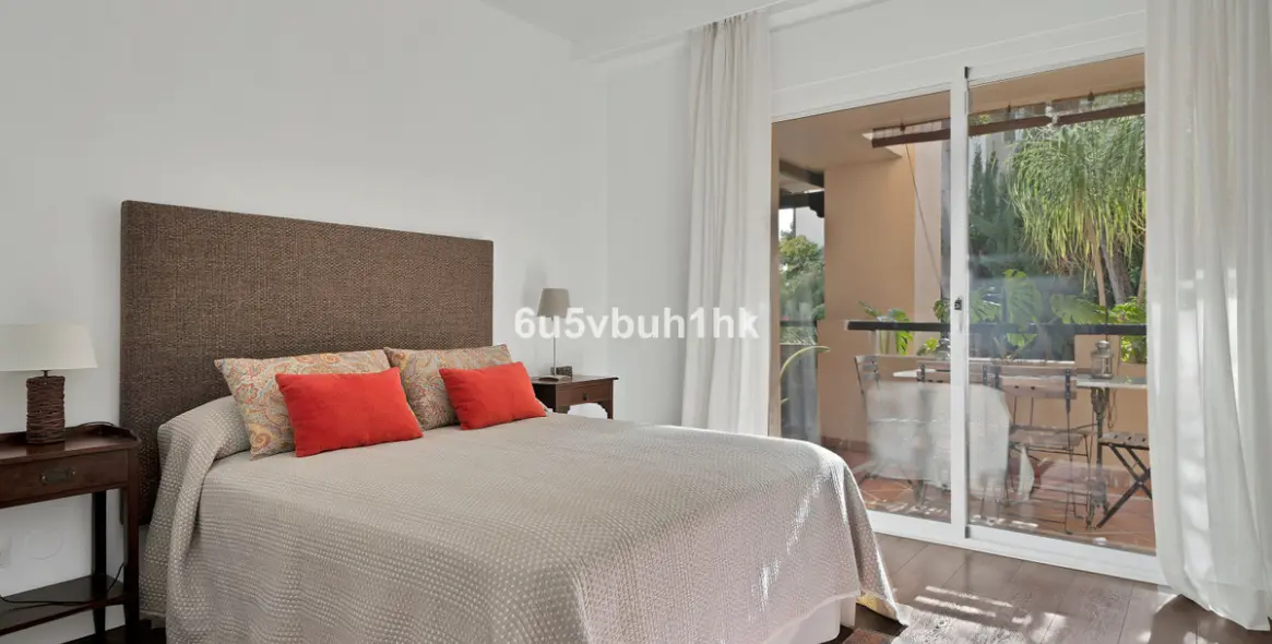 Продажа апартаментов на первом этаже в Nagüeles 18