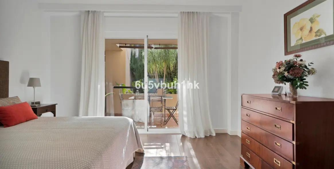 Продажа апартаментов на первом этаже в Nagüeles 20