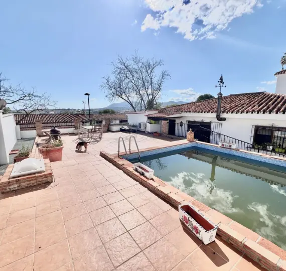 Sale of detached villa in Nueva Andalucía