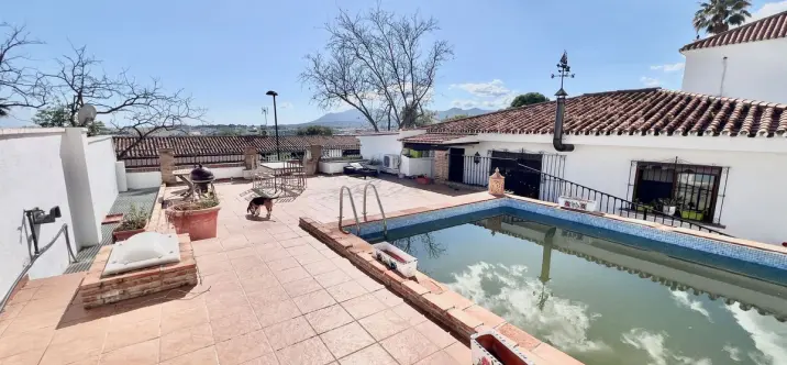 Sale of detached villa in Nueva Andalucía 1