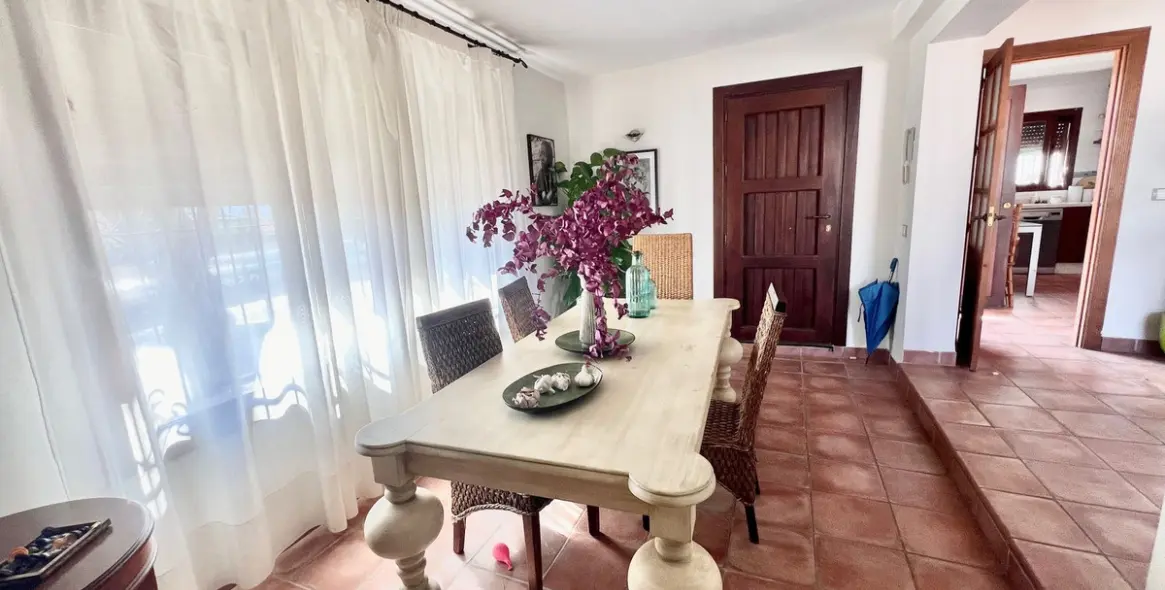Sale of detached villa in Nueva Andalucía 6