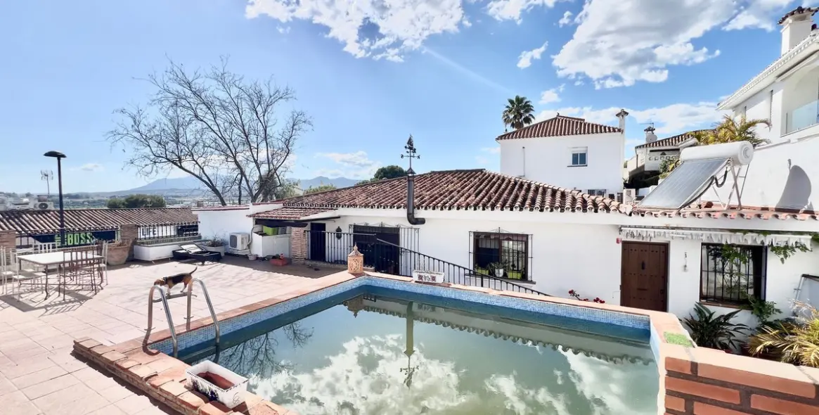 Продажа  отдельно стоящей виллы в Nueva Andalucía 1