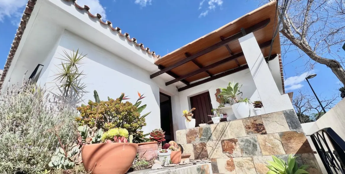 Продажа  отдельно стоящей виллы в Nueva Andalucía 19