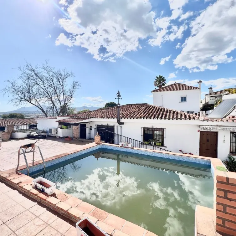 Venta de villa independiente en Nueva Andalucía