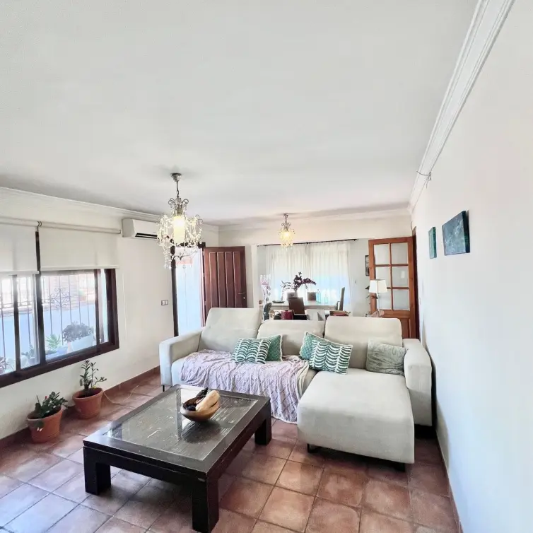 Venta de villa independiente en Nueva Andalucía