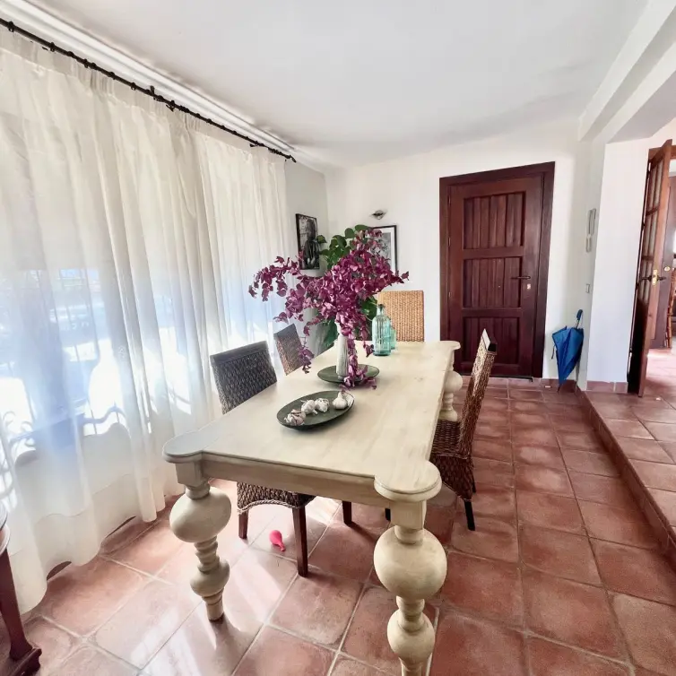 Venta de villa independiente en Nueva Andalucía