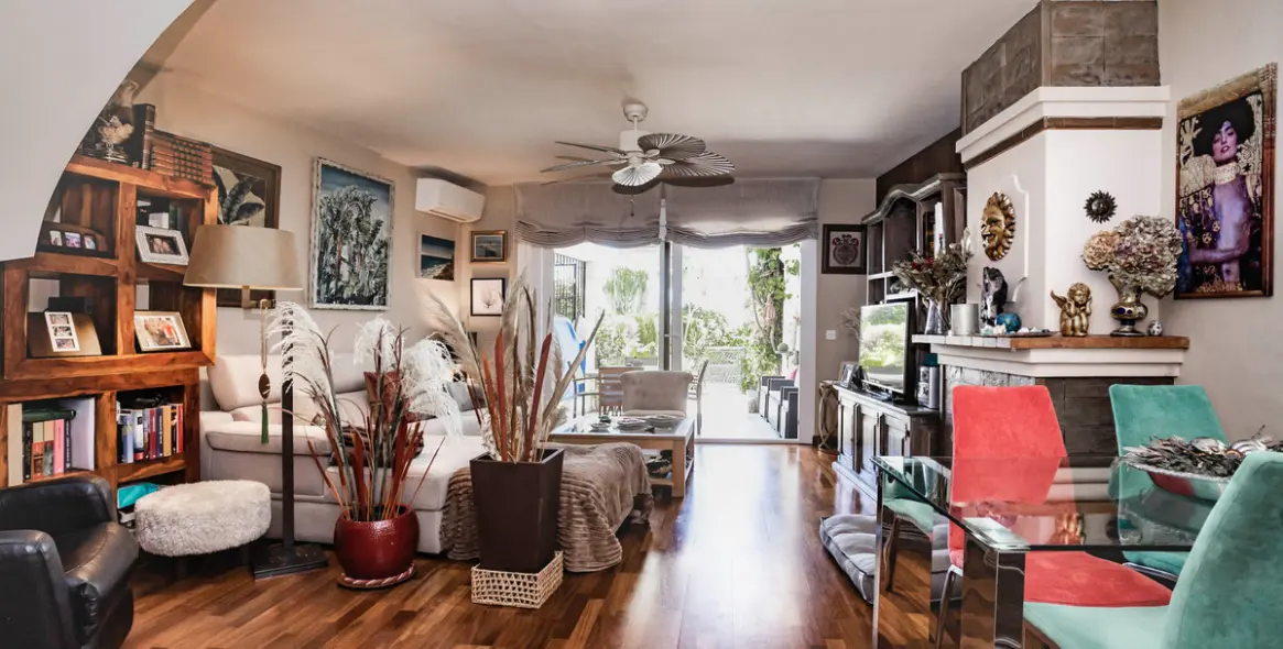 Продажа дома на две семьи в The Golden Mile 1