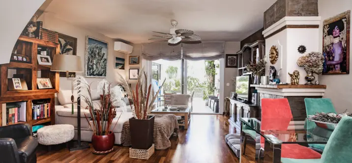 Продажа дома на две семьи в The Golden Mile 0