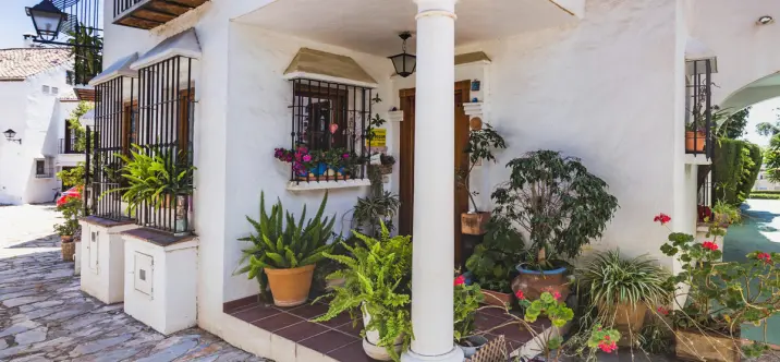 Продажа дома на две семьи в The Golden Mile 1