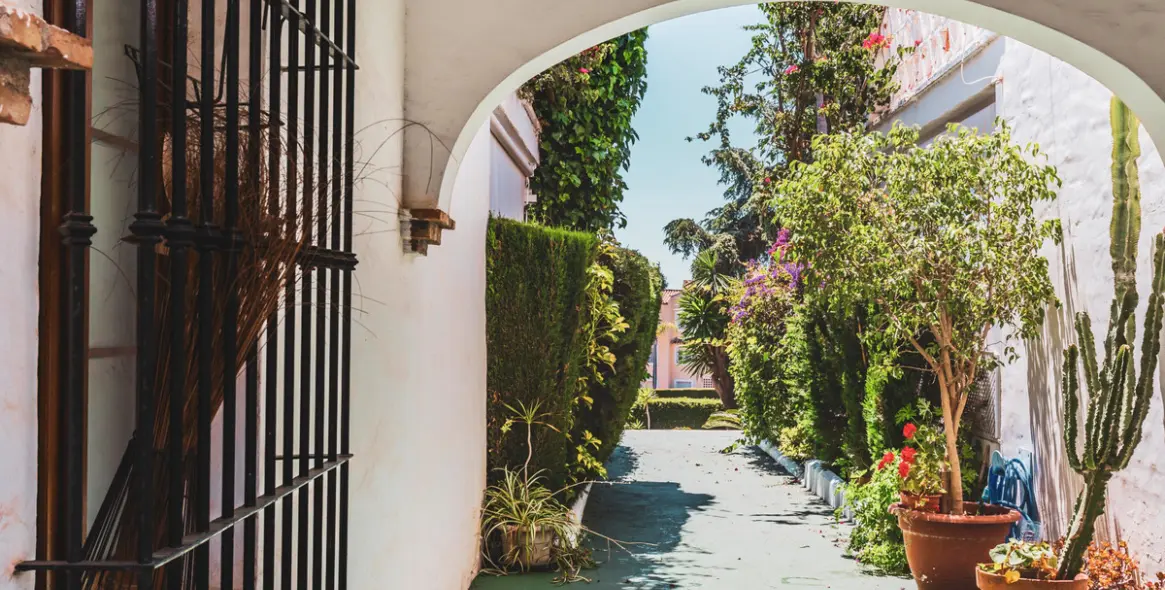 Продажа дома на две семьи в The Golden Mile 3