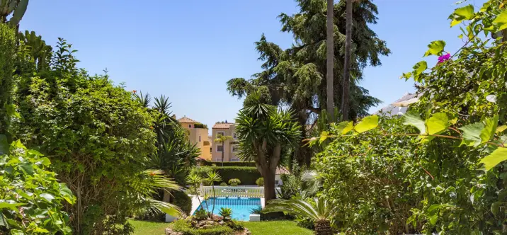 Продажа дома на две семьи в The Golden Mile 3